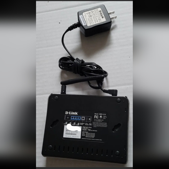 D-Link G WBR-2310 108 Mbps 4-Port 10/100 Wireless G Router - Picture 3 of 11